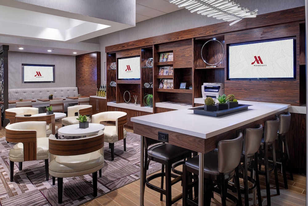 Marriott East Lansing at University Place - photo 31