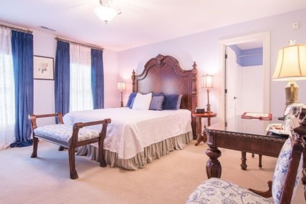 Brick Street Inn - photo 4