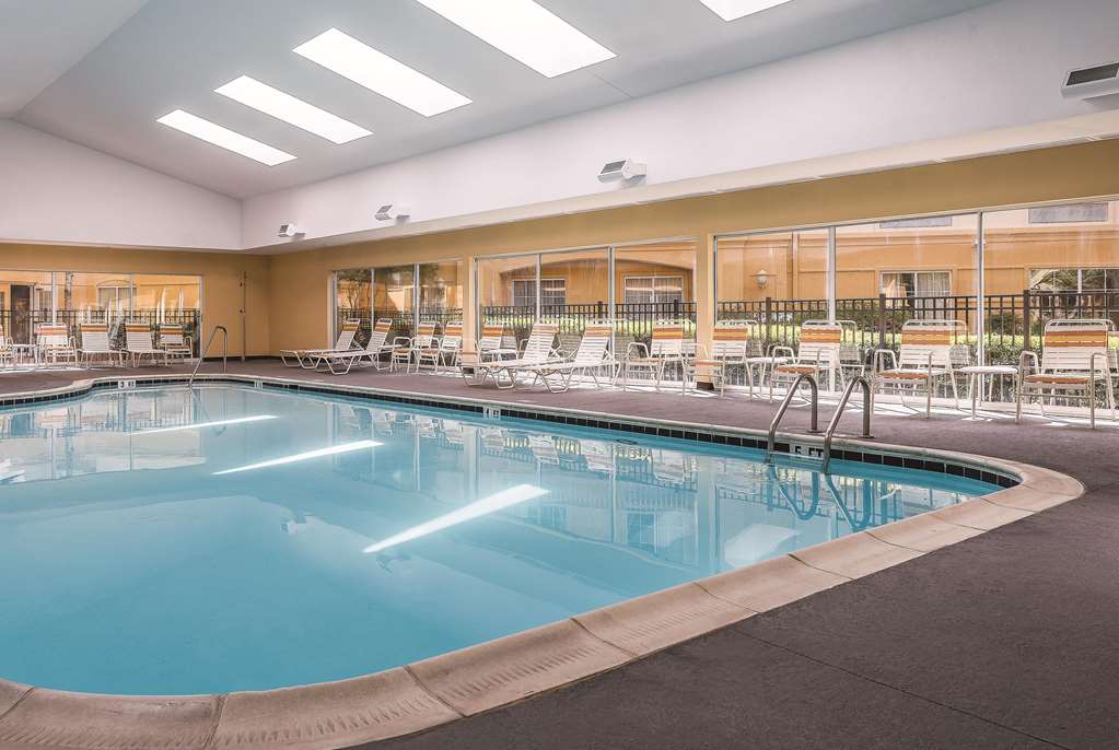 La Quinta Inn & Suites by Wyndham Univ Area Chapel Hill - photo 10