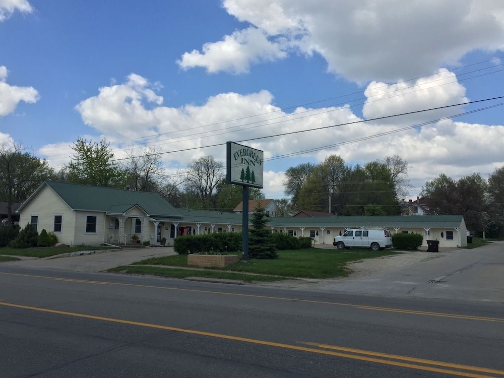 Evergreen Inn — hotel in Osceola