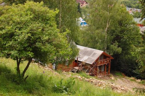Krutogora - carbon neutral hotel in Tatariv