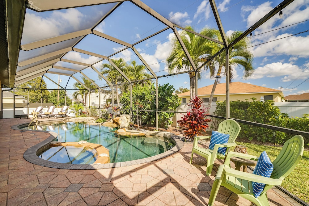 Spacious Oasis w Lagoon Pool & Spa in Cape Coral - photo 28