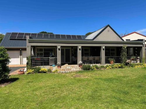 Solar Entertainers dream on Constantia wineroute — 4-Star Luxury Hotel in Cape Town, South Africa