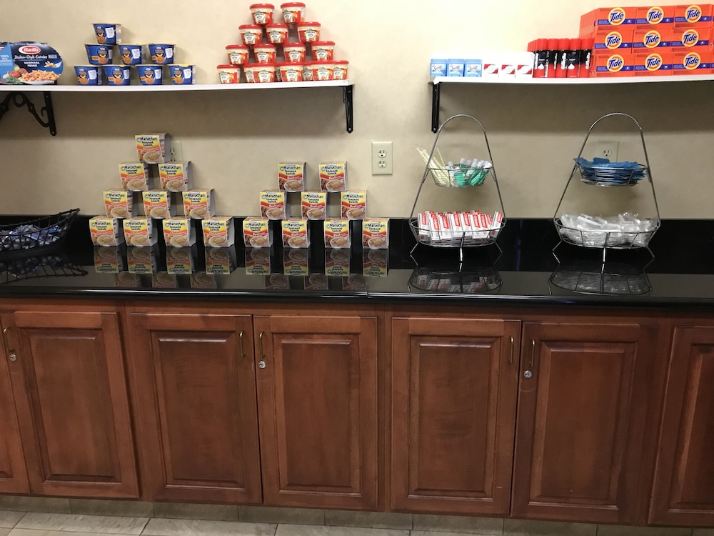 Holiday Inn Express Syracuse Fairgrounds by IHG - photo 38