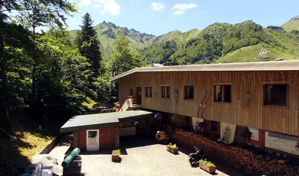 Auberge de Jeunesse HI Le Mont Dore — hotel in Mont-Dore