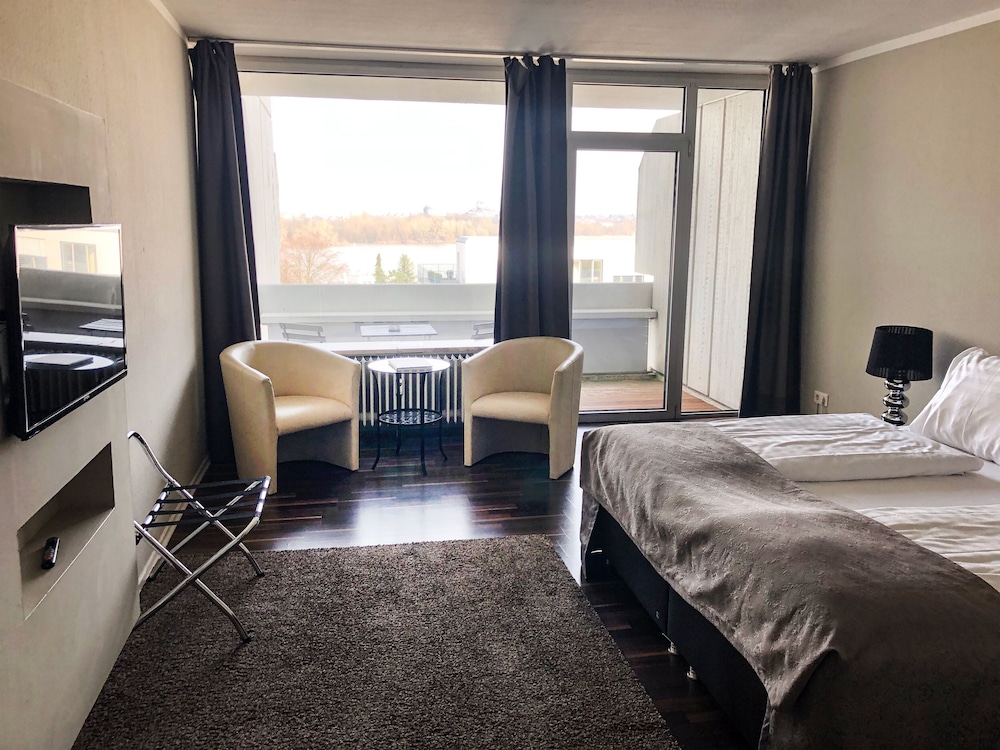 Rheinblick Appartments — Koeln — photo 3