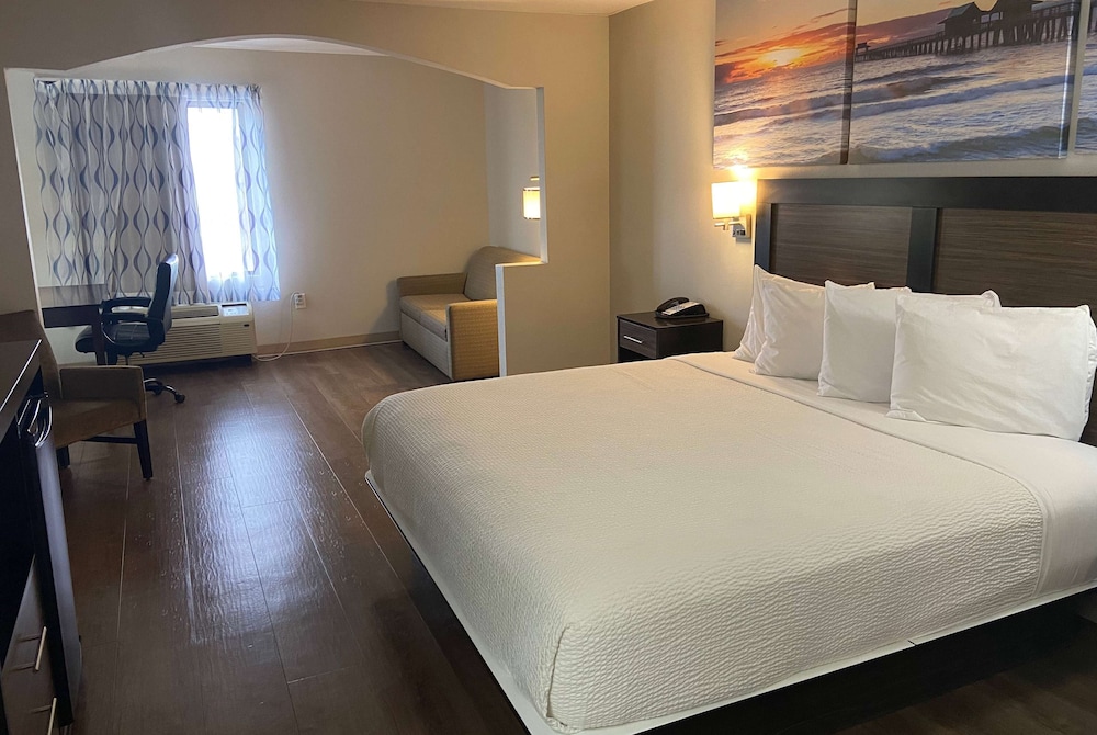 Days Inn by Wyndham Panama City Callaway - photo 14