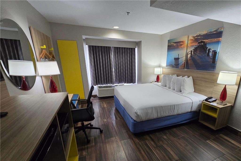Days Inn & Suites by Wyndham Tampa Raymond James Stadium - photo 44