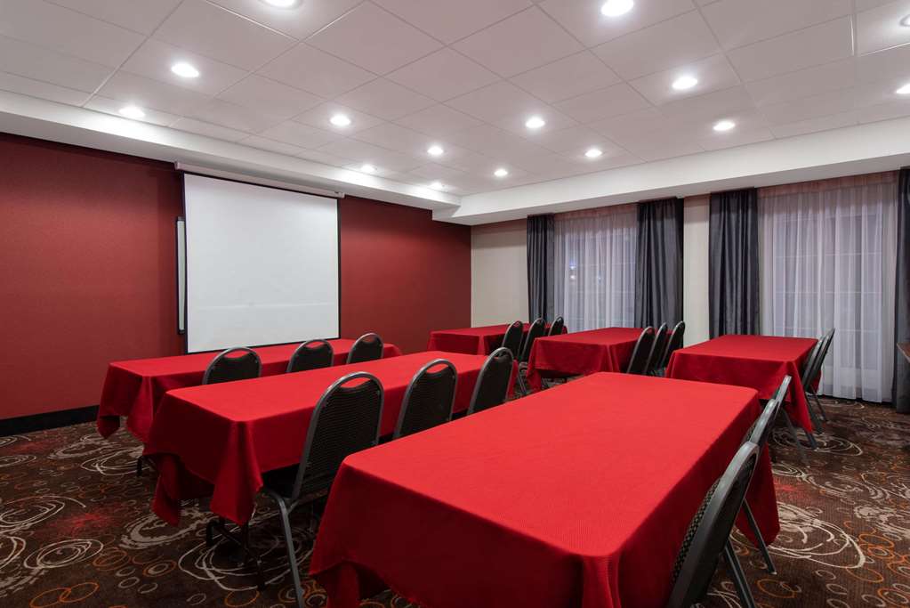 La Quinta Inn & Suites by Wyndham Harrisburg Hershey - photo 30