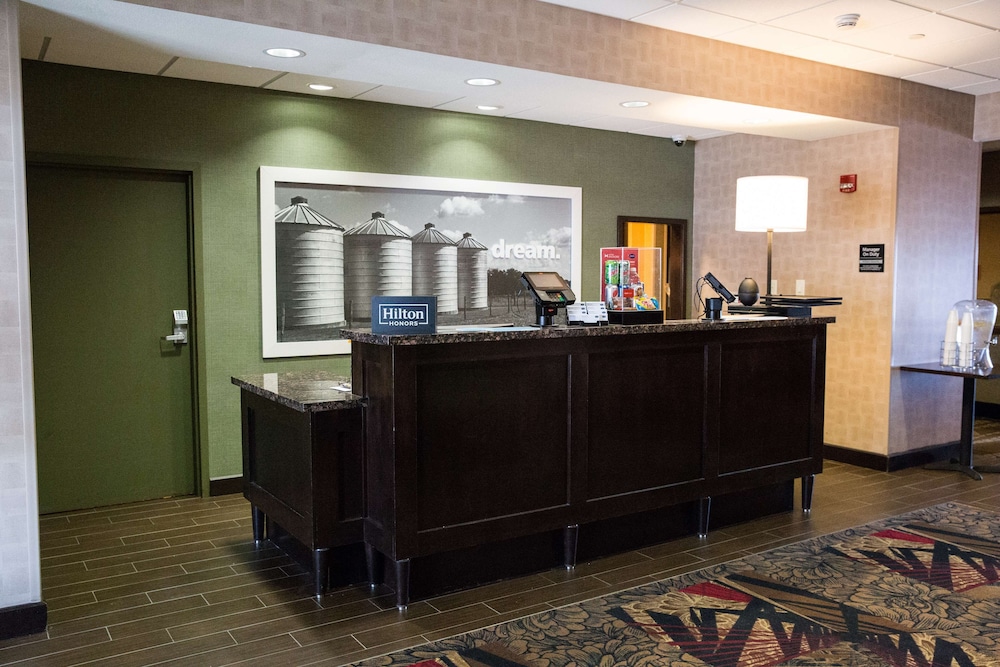Hampton Inn & Suites Bismarck Northwest - photo 3