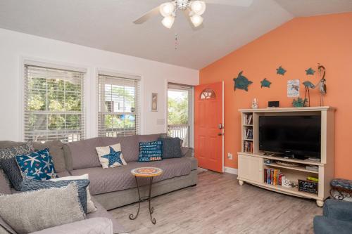 9th Street Sandy Feet by Oak Island Accommodations - photo 17