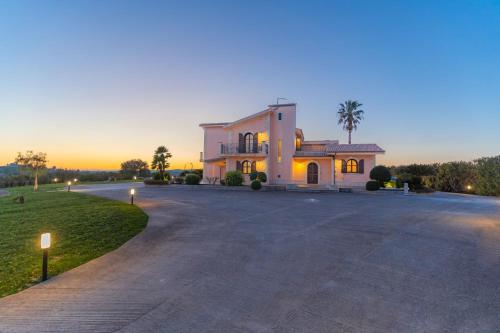 House Nicasia: villa con piscina — 4-Star Luxury Hotel in Ragusa, Italy