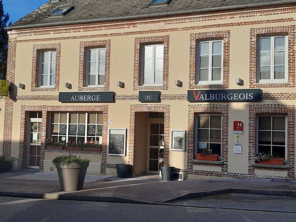 Logis Auberge du Valburgeois — hotel in Sainte-Gauburge-Sainte-Colombe