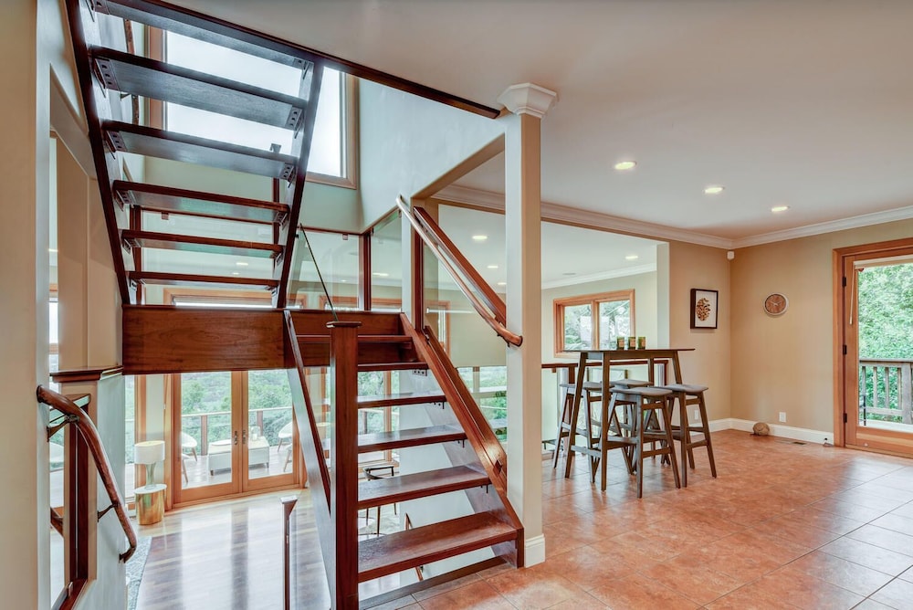Luxe Spacious Stunning Views Large Guest House 4 Bedroom Home by Redawning — 4-Star Luxury Hotel in Napa, United States