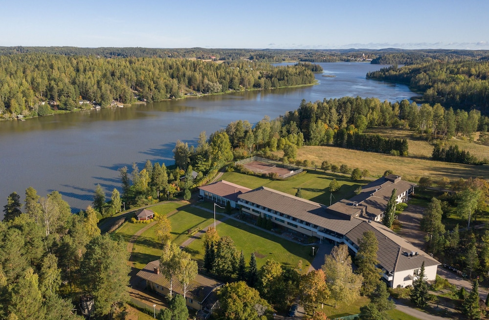 Hopeaniemi Resort — hotel in Vihti
