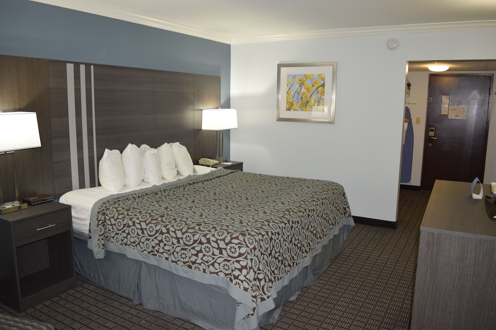 Days Inn by Wyndham Rock Falls - photo 16