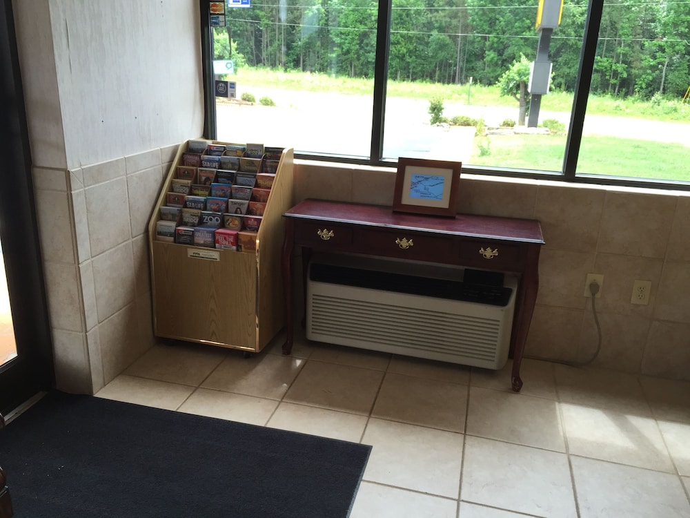 Highway Inn - photo 2