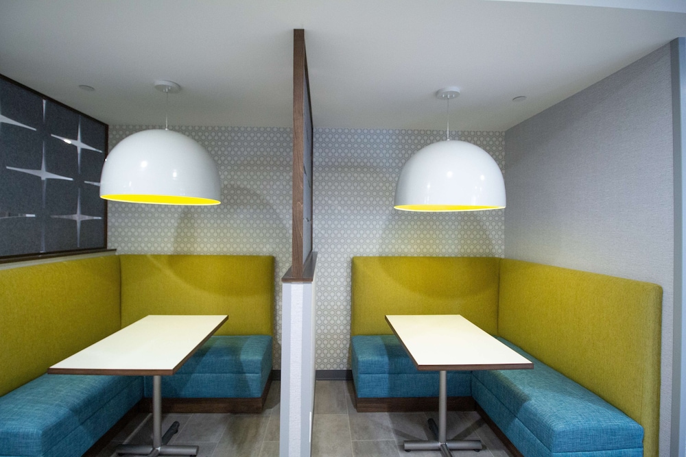 Hampton Inn & Suites North Attleboro - photo 5