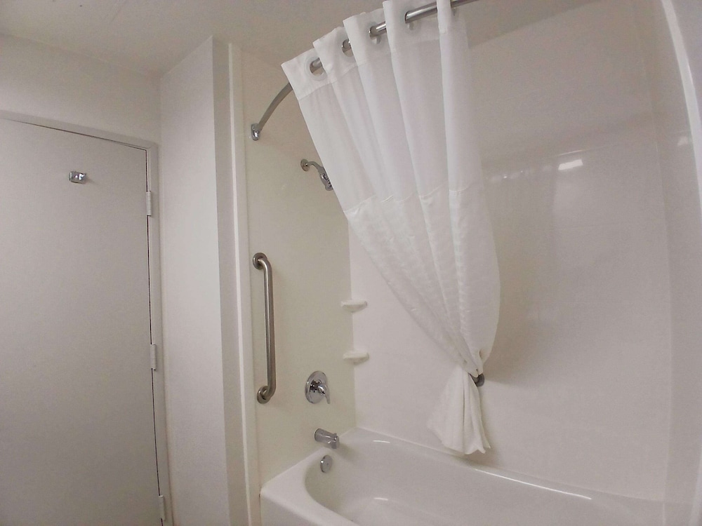 Comfort Inn Marion near Downtown & Blue Ridge PKWY - photo 18