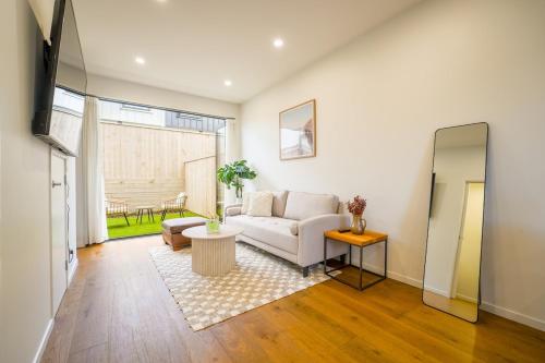Chic 2 Bedroom Retreat in Grey Lynn Minutes to CBD — 4-Star Luxury Hotel in Auckland, New Zealand