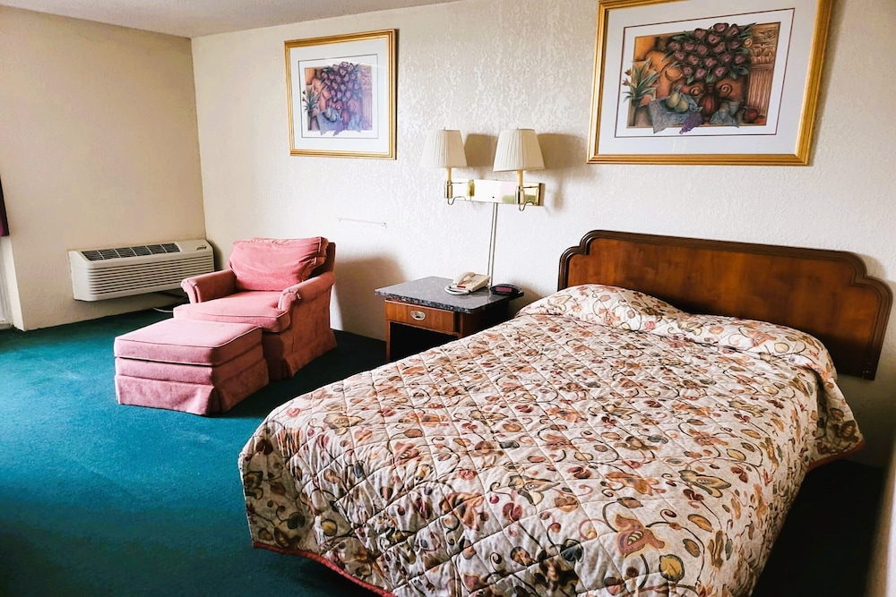 USA Inn Junction City Near Fort Riley - photo 6
