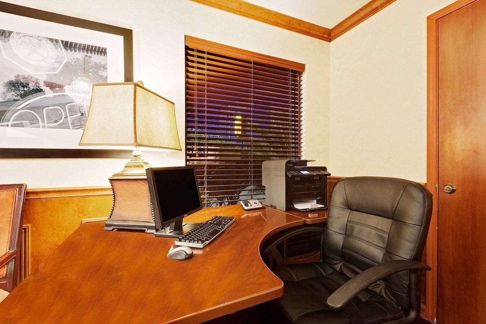 Super 8 by Wyndham Corpus Christi Northwest - photo 21