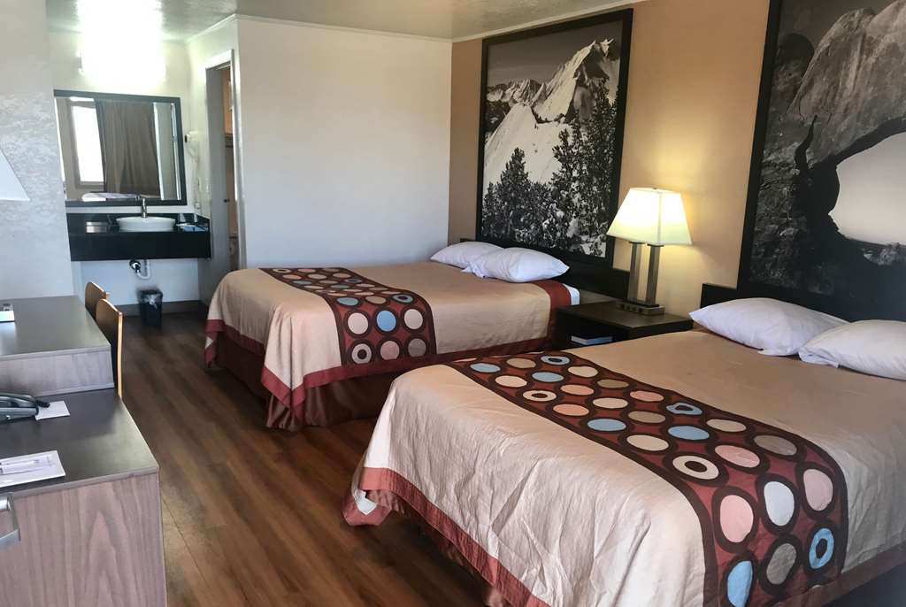 Super 8 by Wyndham Evanston - photo 5