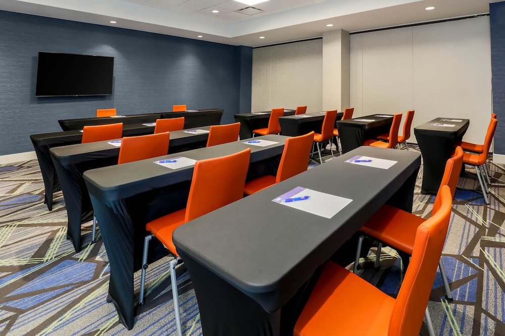 Holiday Inn Express & Suites Fort Worth Downtown by IHG - photo 30