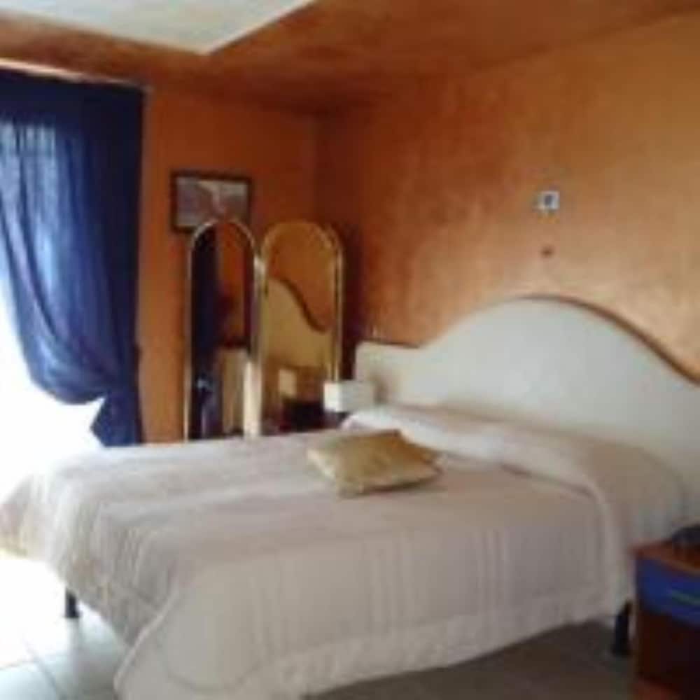 Tea Palace Hotel - last minute hotel in Casapulla