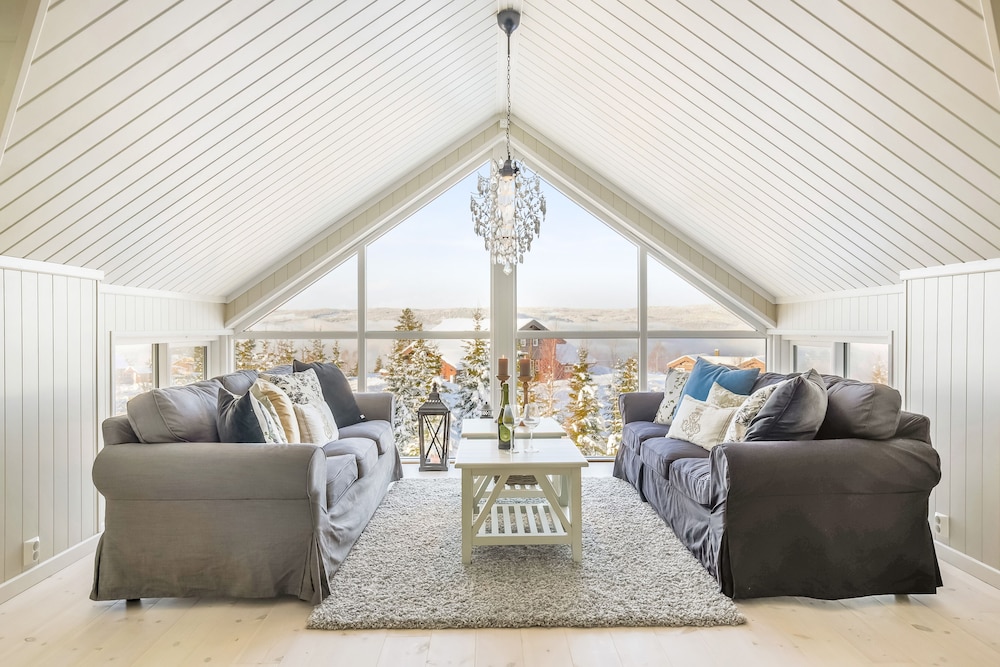Villa Heidi — 4-Star Luxury Hotel in Stange, Norway