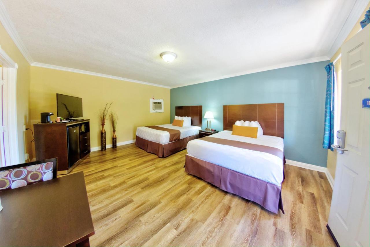 Palm Tropics Motel - photo 26