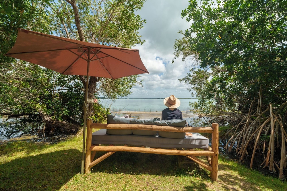 Azulea Bacalar Hotel & Spa Lagoon Front