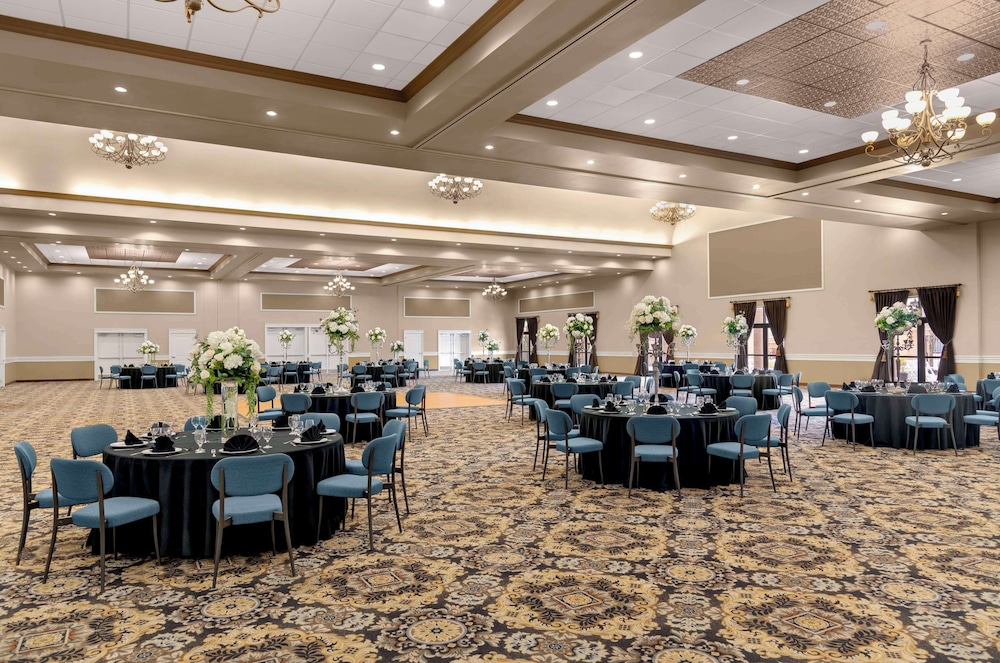 DoubleTree by Hilton Phoenix Gilbert - photo 39