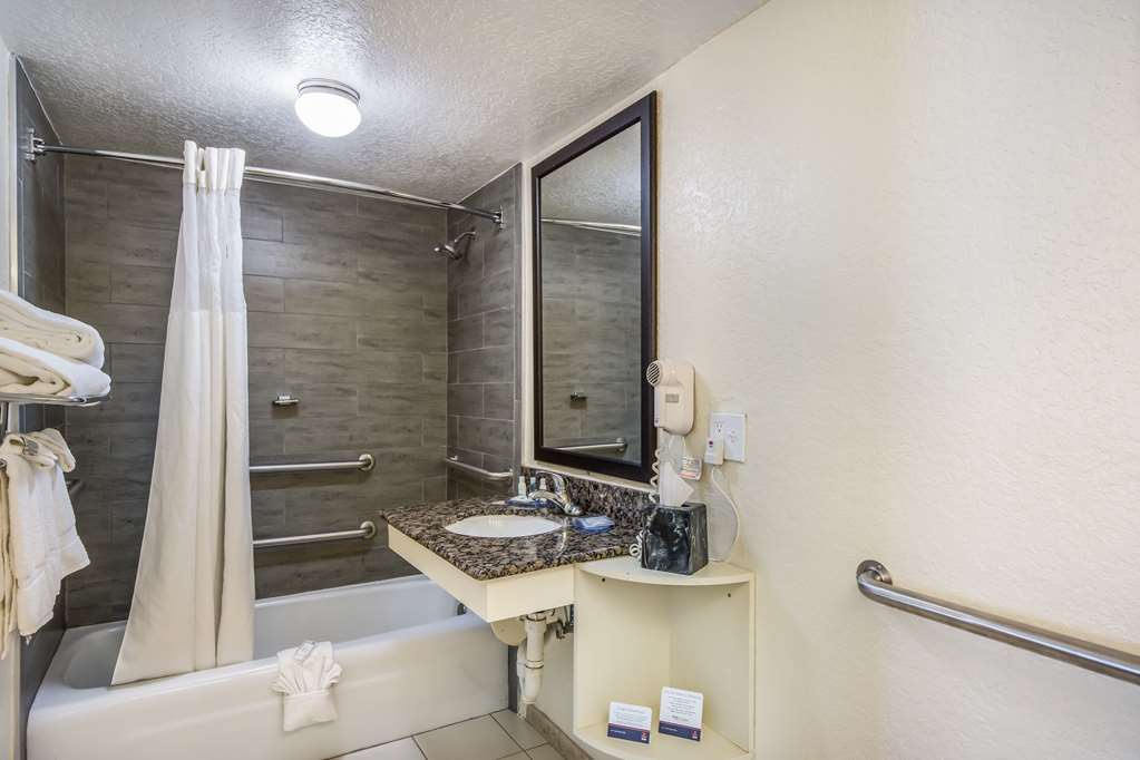 Clarion Inn & Suites Central Clearwater Beach - photo 13