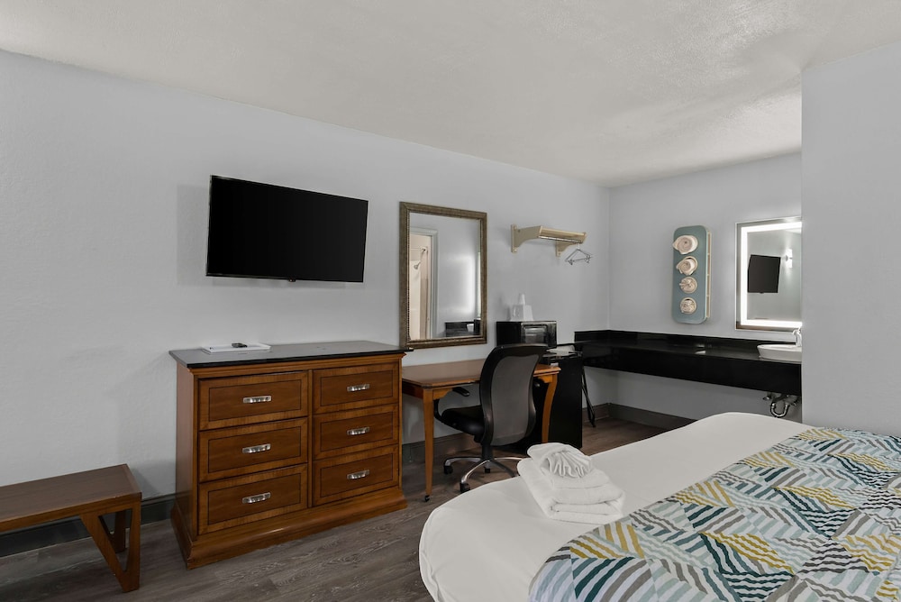 Americas Best Value Inn Bangor - photo 11