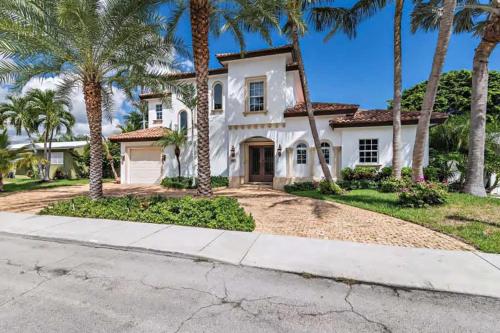 Gregory Place Dine Alfresco By The Pool In South End Sophistication — West Palm Beach