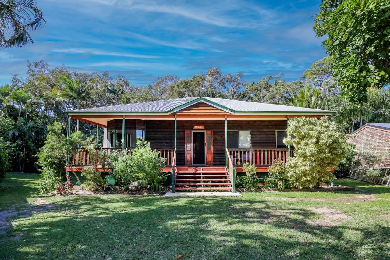 Merindah Pet Friendly Coastal Escape: 3 Bedrooms Studio Large Deck & Prime Location Agnes Water 1770 Beach & Town — 4-Star Luxury Hotel in Agnes Water, Australia
