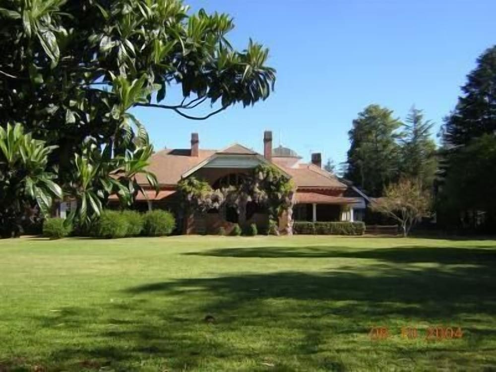 Petersons Armidale Winery & Guesthouse — 4-Star Luxury Hotel in Armidale, Australia