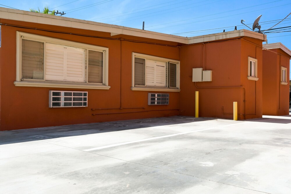 Merle Motel - photo 31