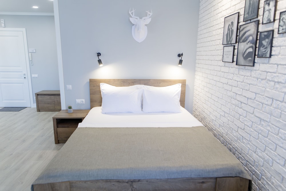 Studio De Luxe with Jacuzzi — Sumy — photo 5