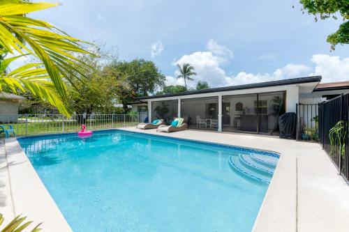 Paradise Pool Villa Minutes to Beaches & Downtown — 4-Star Luxury Hotel in Palm Beach Gardens, United States