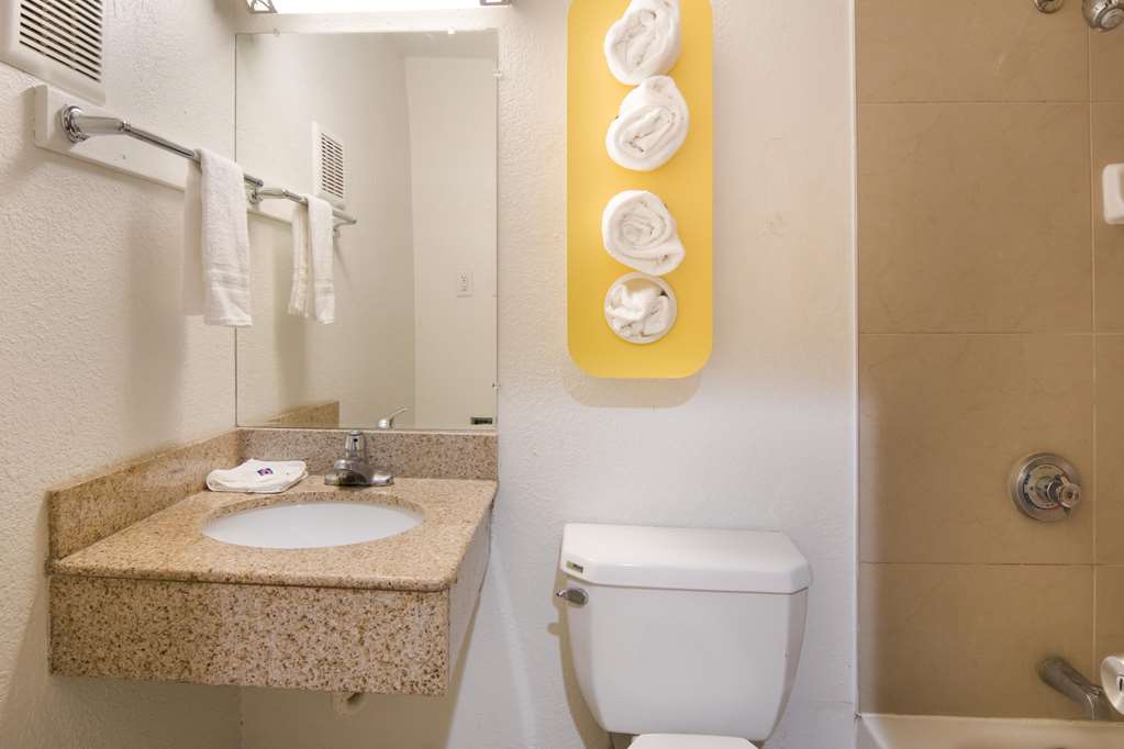Motel 6 Fort Worth TX Seminary - photo 19