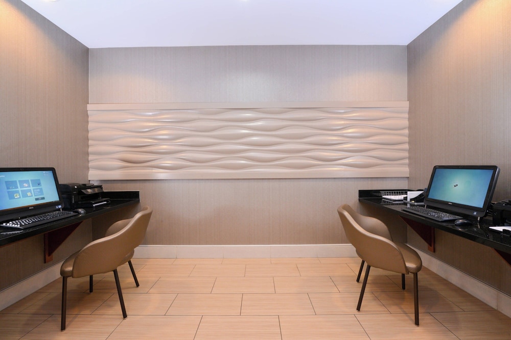 SpringHill Suites by Marriott Corona Riverside - photo 25