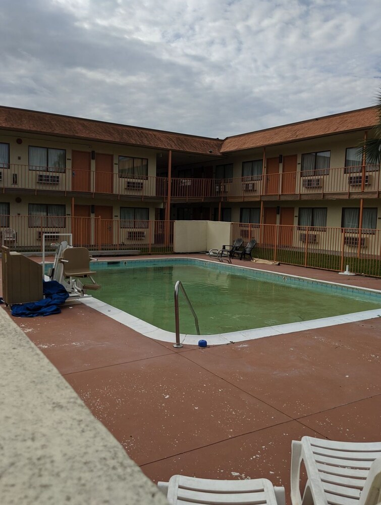 OYO Hotel Lake Charles Hwy 10 - photo 30