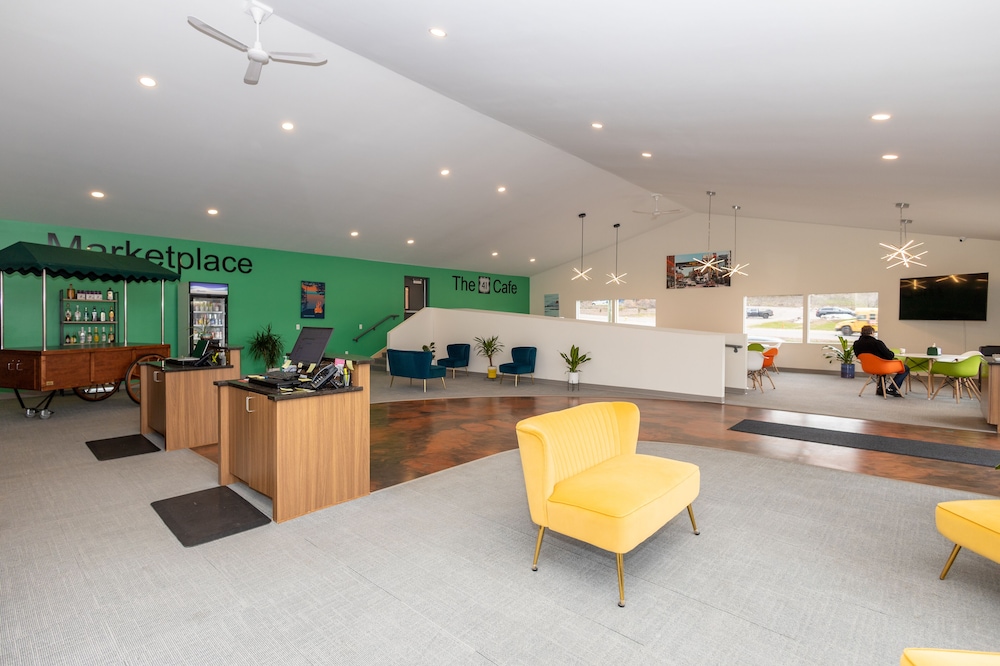 Cedar Motor Inn - photo 2