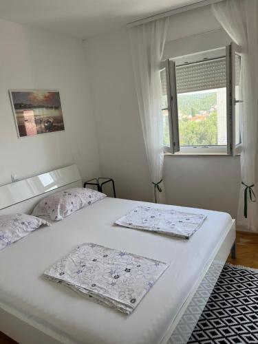 Apartman Relax — 4-Star Luxury Hotel in Okrug Gornji, Croatia