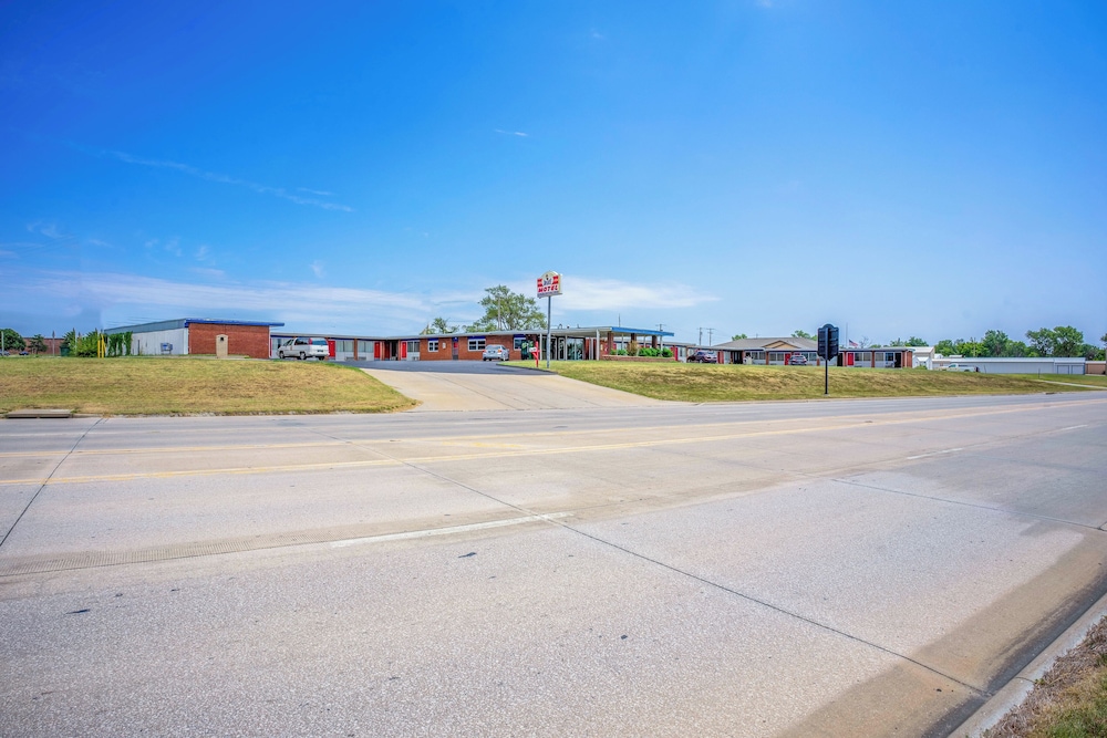 Lamplighter Inn By OYO Independence - photo 57