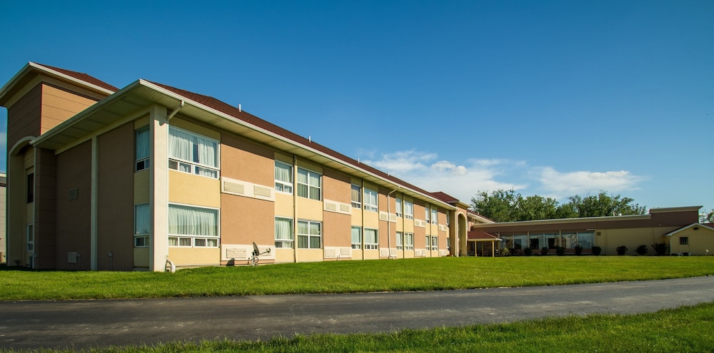 Red Roof Inn Batavia - photo 32