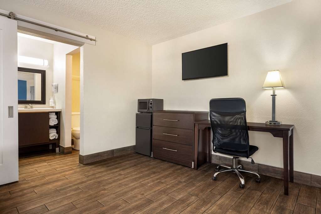 Baymont by Wyndham Kingman - photo 22