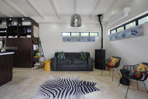 Crown Comfort Affordable luxury Private Heated Pool & Hot Tub Under Roof